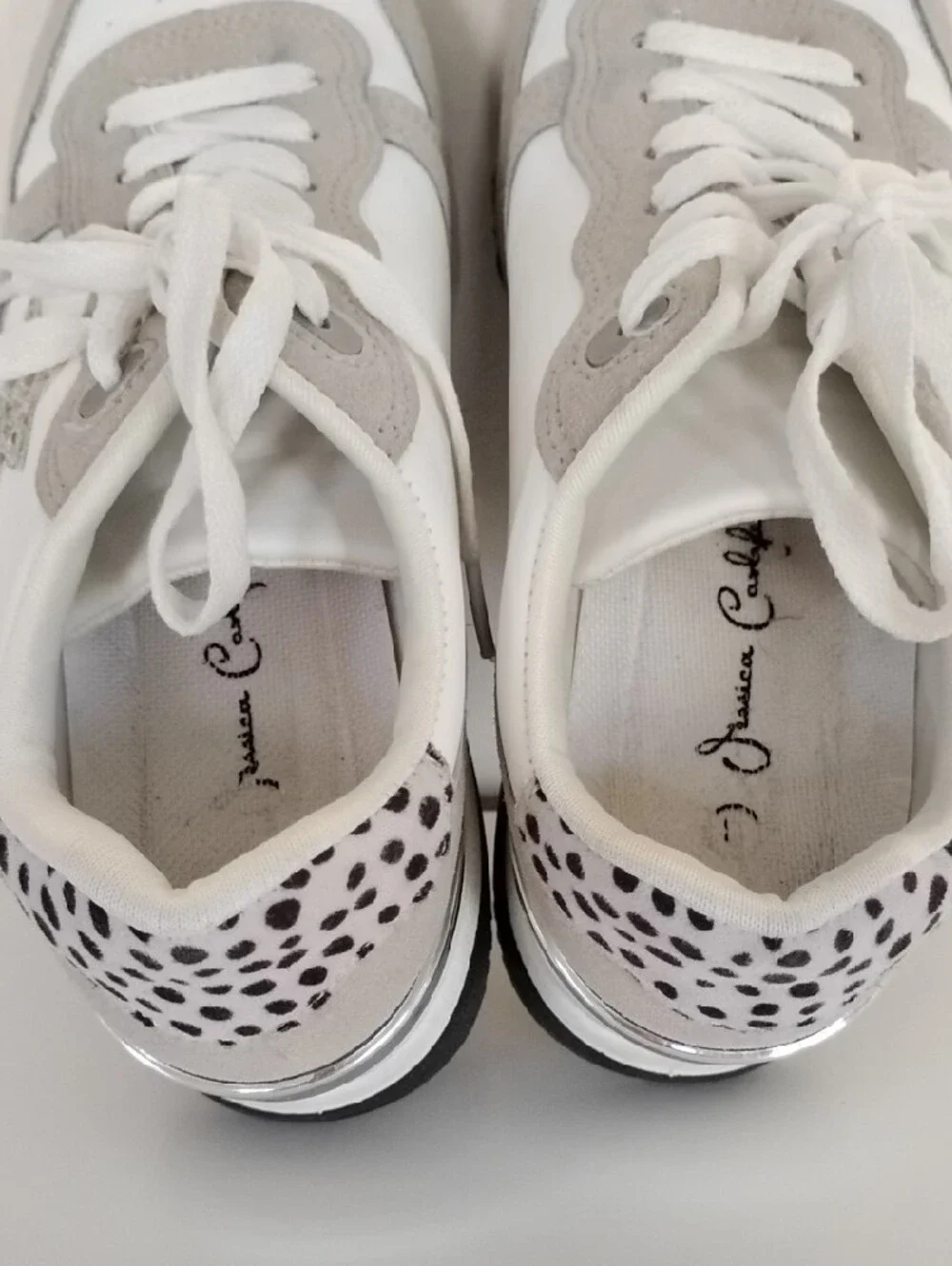 Jessica Carlyle Size 8 White & Light Gray Star Accent Lace-Up Sneakers